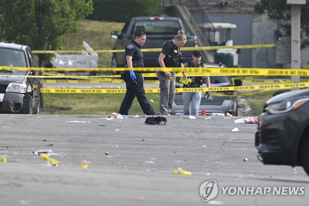 美 시카고 인근 노예해방일 축제서 총격…1명 사망·22명 부상(종합)