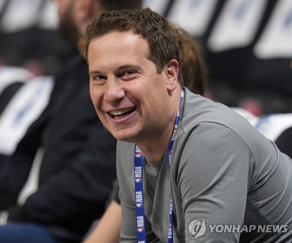 NBA 피닉스서 워싱턴으로…폴 "트레이드 소식, 아들 통해 접해"