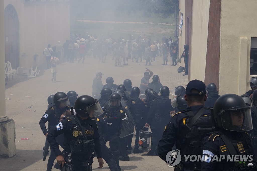 투표용지 소각·선거사무원 공격…과테말라 대선 '대혼란'(종합)