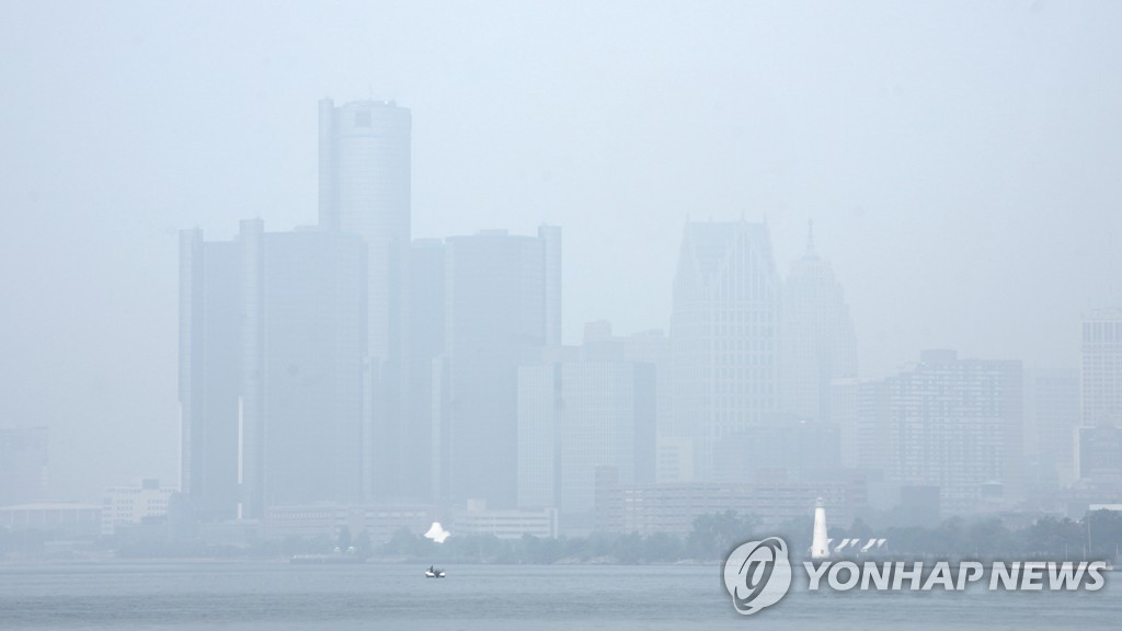 "외출금지·마스크착용"…캐나다산불에 美중서부 11개주 '경보'