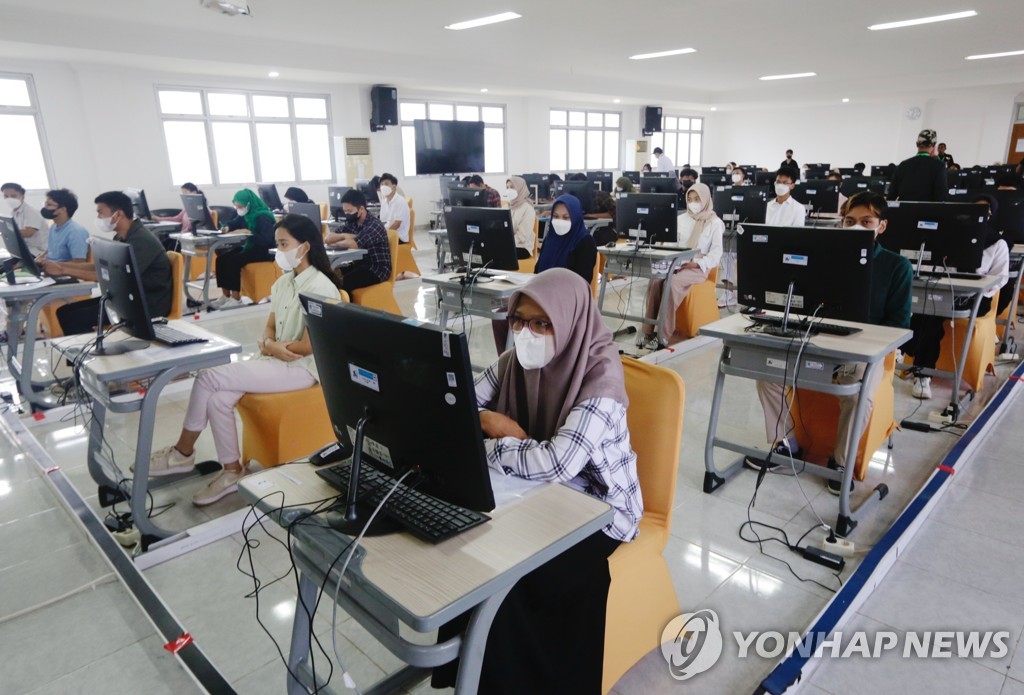 인도네시아도 마스크 의무 해제…입국시 백신 의무접종도 폐지