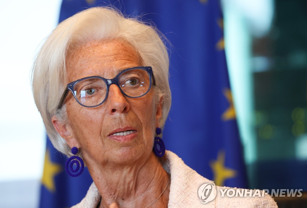 ECB 총재 "물가 상승 압박 여전"…금리 인상 기조 유지 재확인