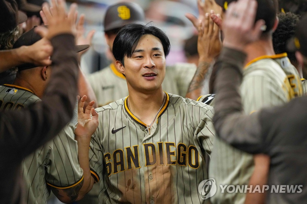 '1번 타자' 김하성, 2년 연속 두 자릿수 도루 성공…만점 활약