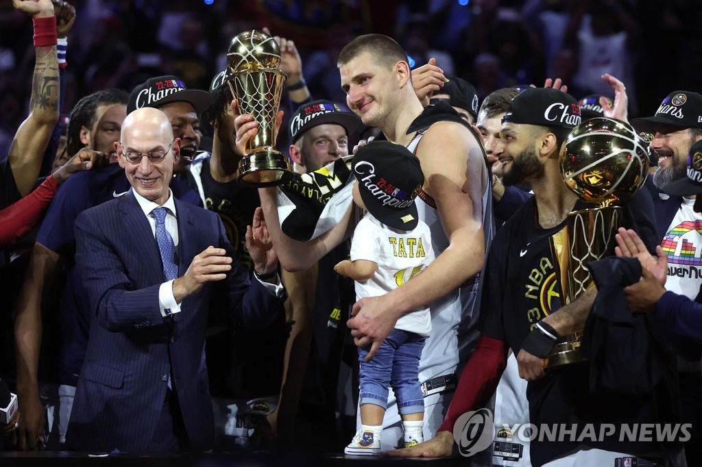 NBA 덴버, 창단 56년 만에 첫 챔피언 등극…MVP는 요키치(종합)