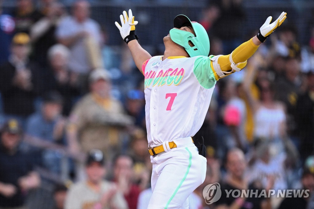 김하성, MLB서 첫 선두타자 홈런에 적시타로 3타점 불꽃타(종합)