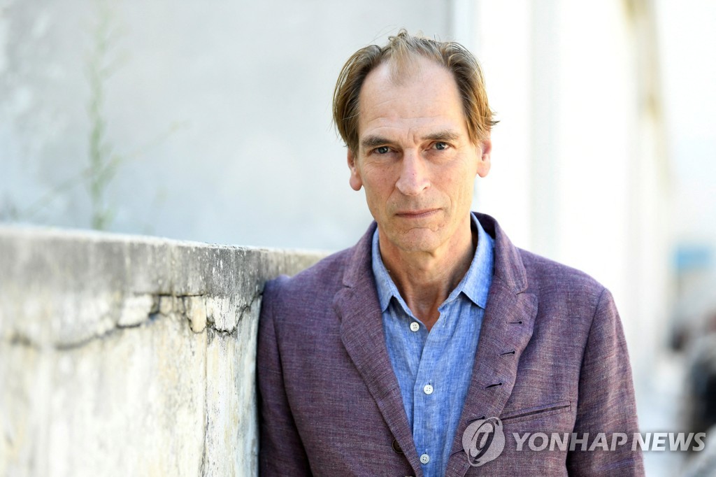 배우 줄리언 샌즈 실종된 美 산지서 유해 발견…신원은 미확인