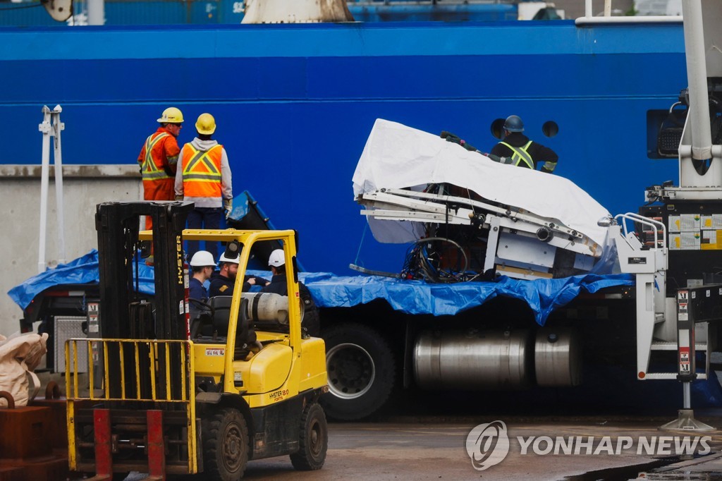 타이태닉 관광 잠수정 잔해서 탑승객 추정 유해 발견(종합)