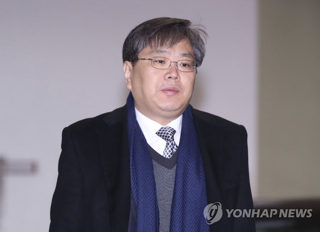 '50억 클럽' 박영수, 휴대전화 파손·사무실PC 삭제 정황