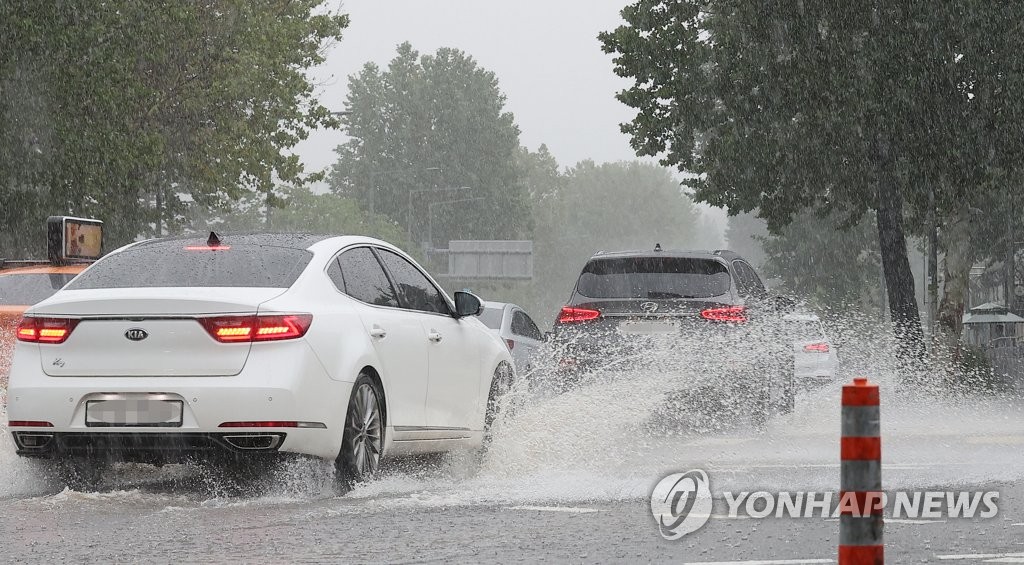 장마철 대비 내차점검 어떻게…타이어·와이퍼·전조등 확인해야