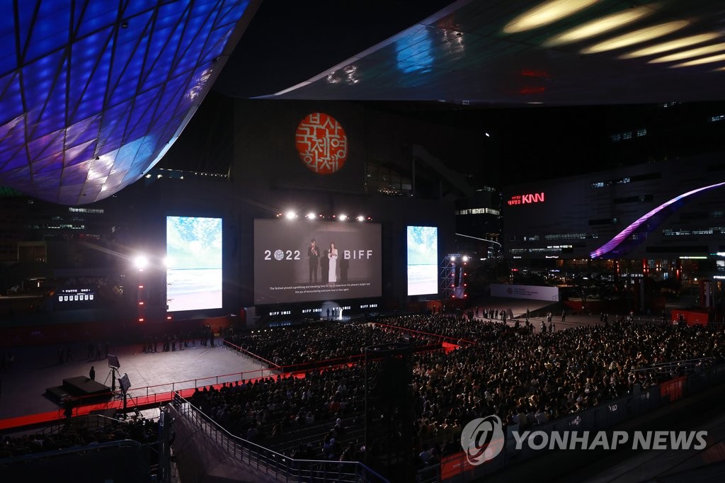 부산영화인모임 "이용관, 올해 영화제까지 책임지고 역할해야"