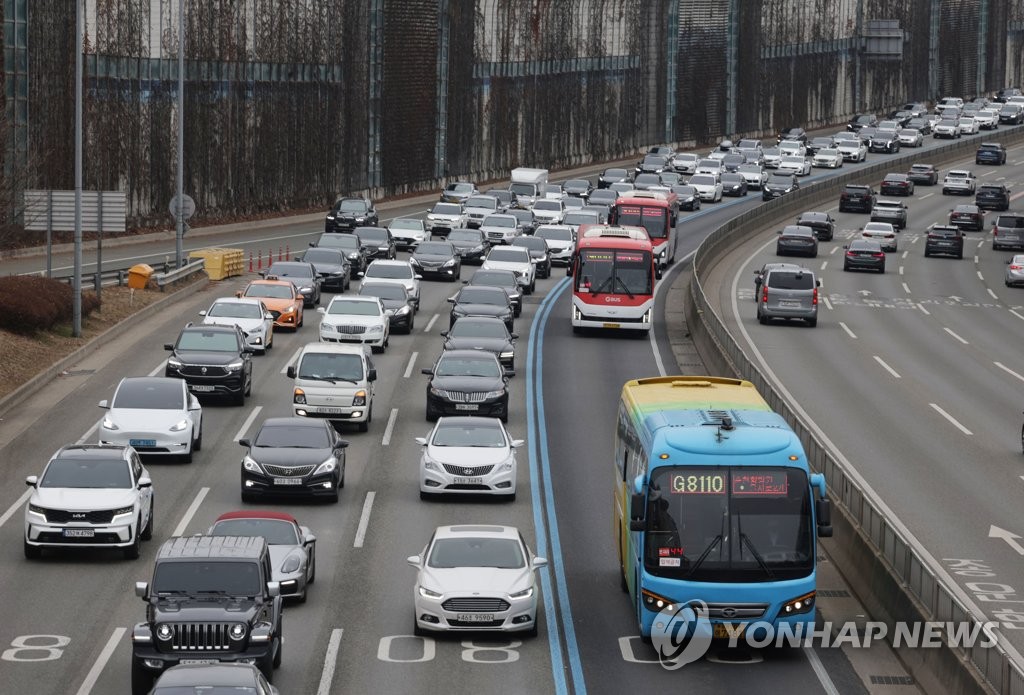 작년 차량 총주행거리, 전년보다 5.8% 줄어…전기차는 150% 증가