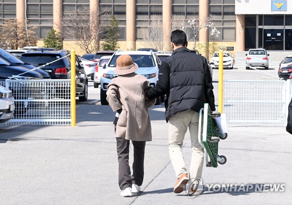 손자 잃은 '급발진 의심사고' 할머니 측 "30초간 페달착각 불가"