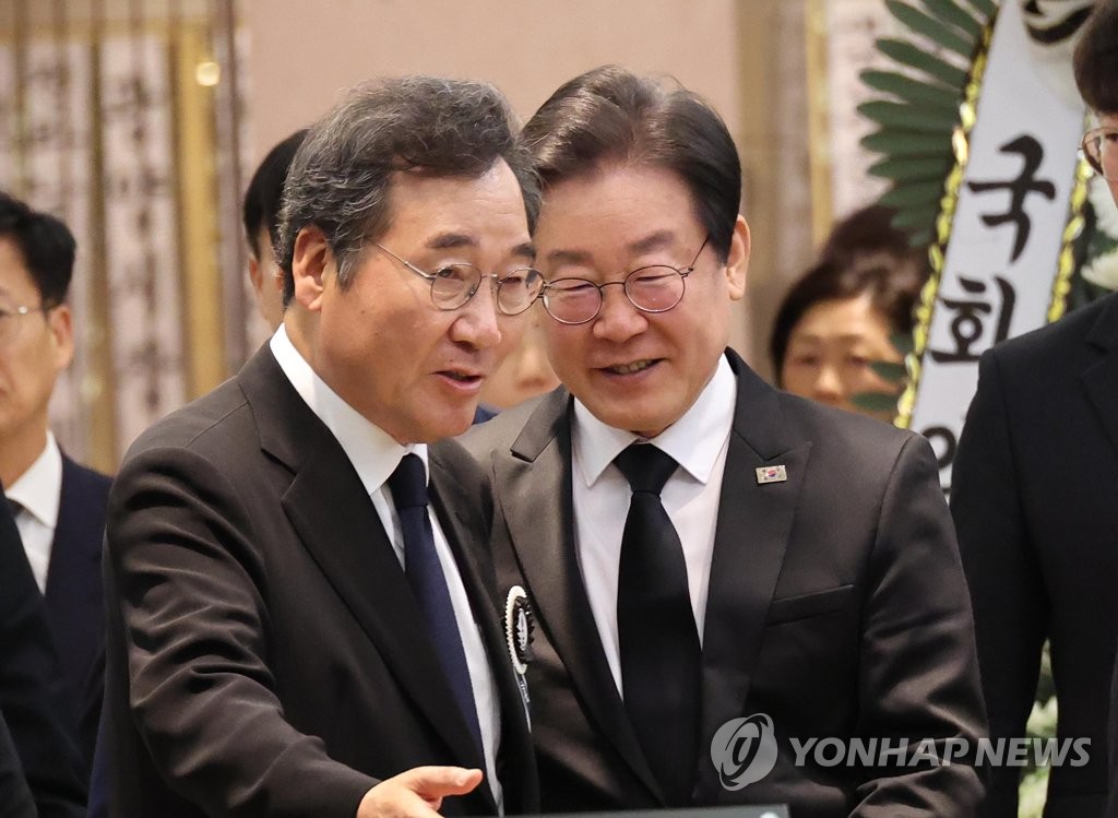 이재명, 이낙연 귀국에 "백지장도 맞들어야"…안부 통화도(종합)