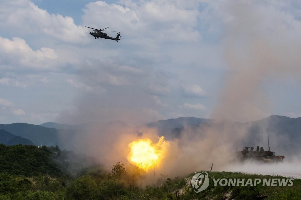 尹 눈앞서 불뿜은 K2 전차…스텔스기 등 막강 화력에 '와' 탄성