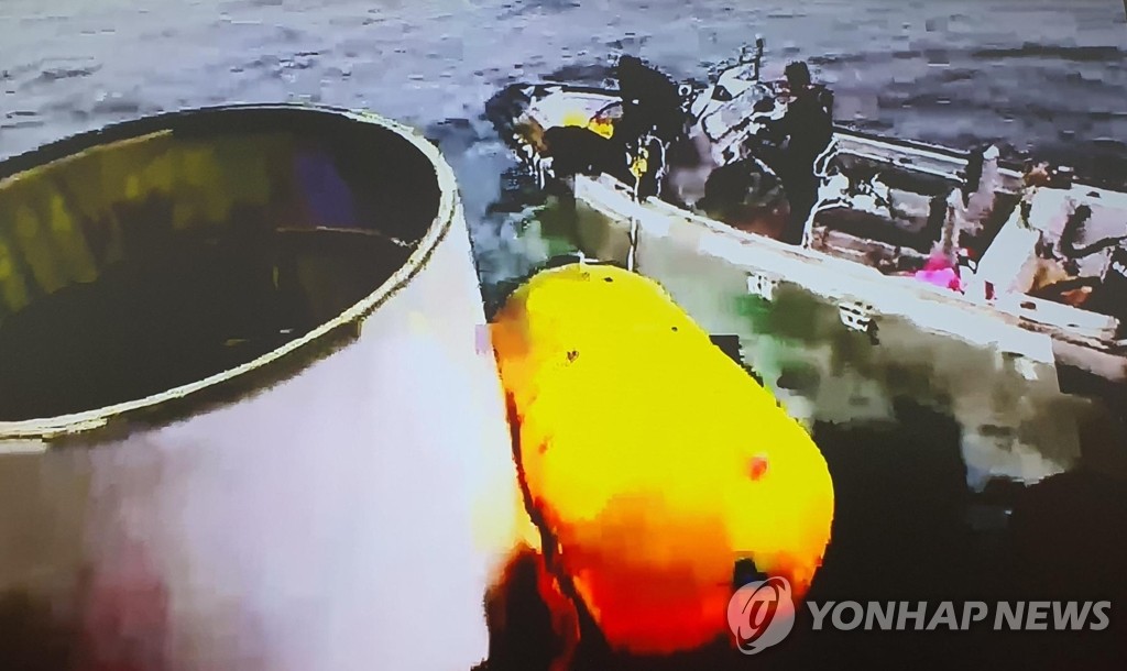 군, 북한 발사체 잔해물 오늘 인양할 듯…국방부 "한미 공동조사"