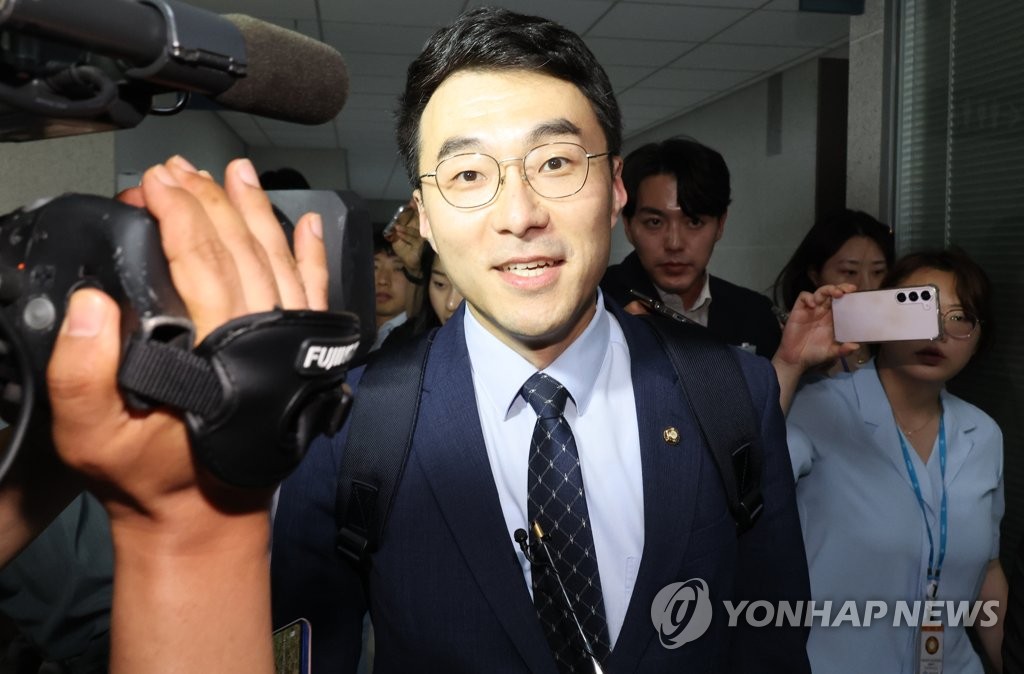 '코인 논란' 김남국, 법사위→교육위…與 "뭘 가르치겠다고"(종합)