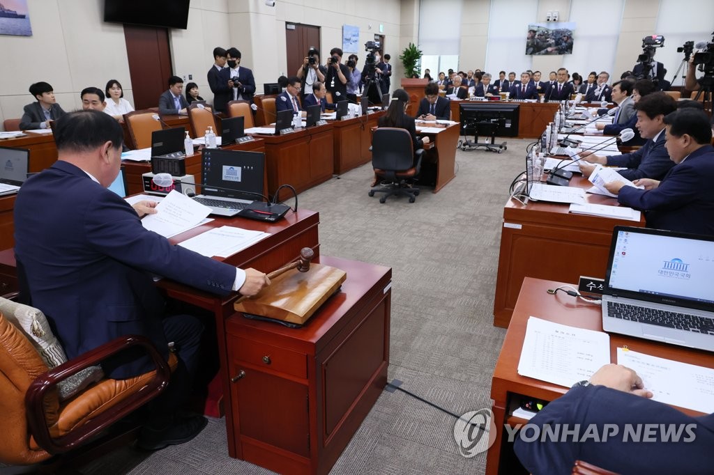 국방위서 '경보 오발령' 공방…野 "전쟁난 줄" 與 "군 신속대응"(종합)