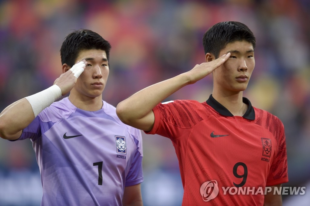 K리그2 김천, U-20 월드컵 '김준홍·이영준' 애장품 기부