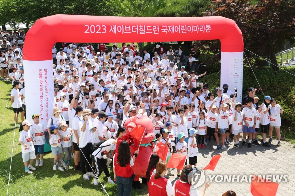 기후위기 체험하고 SNS 인증샷…어린이마라톤 참가자 '북적'