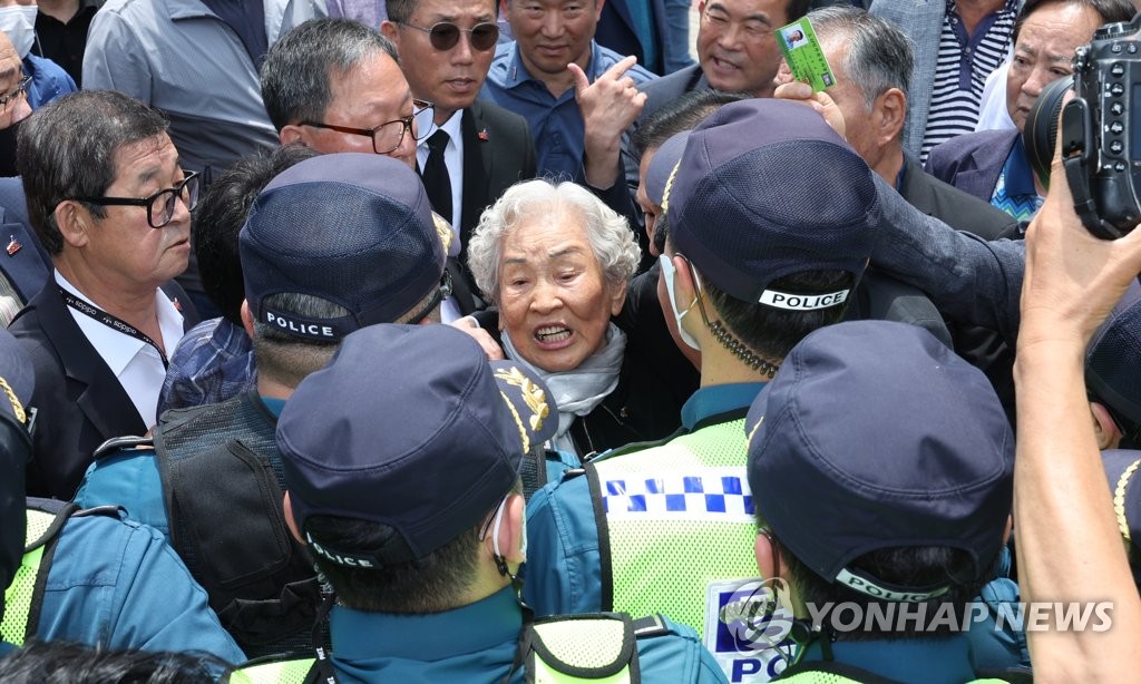 "염원한 민주주의 이거더냐"…단체갈등에 발걸음돌린 오월어머니