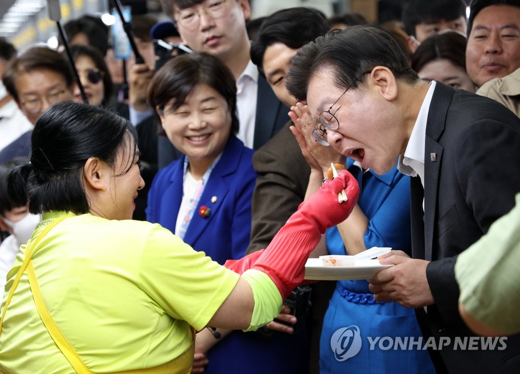 부산 간 이재명…"尹, 국민 명령 따라 日오염수 방류 항의해야"