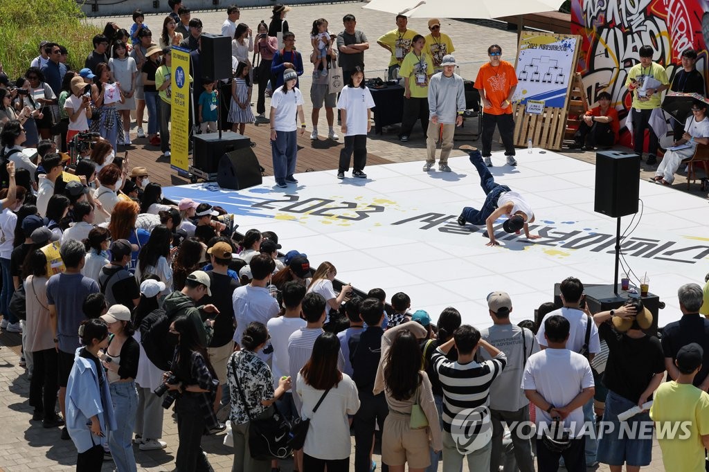 공연 소비자 83％ "온라인 암표 거래 처벌 강화해야"