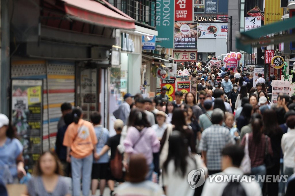 코로나19 확진자 3주 연속 감소…"정체기 유지 전망"(종합)