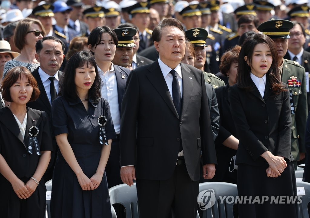 "자유는 피 묻은 전투복에서"…尹, 참전용사 '영웅'으로 소환