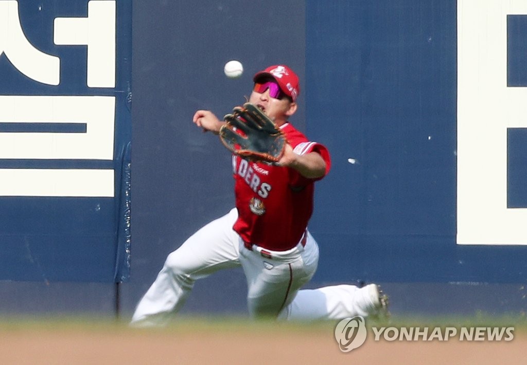 프로야구 선두 SSG 어쩌나…핵심야수 김성현·하재훈 부상 이탈