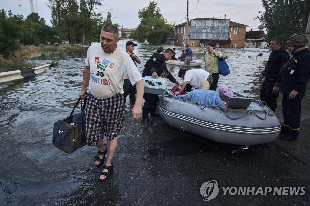 전문가 "댐 안에서 폭파돼"…러 '우크라 소행' 주장 신뢰 잃어