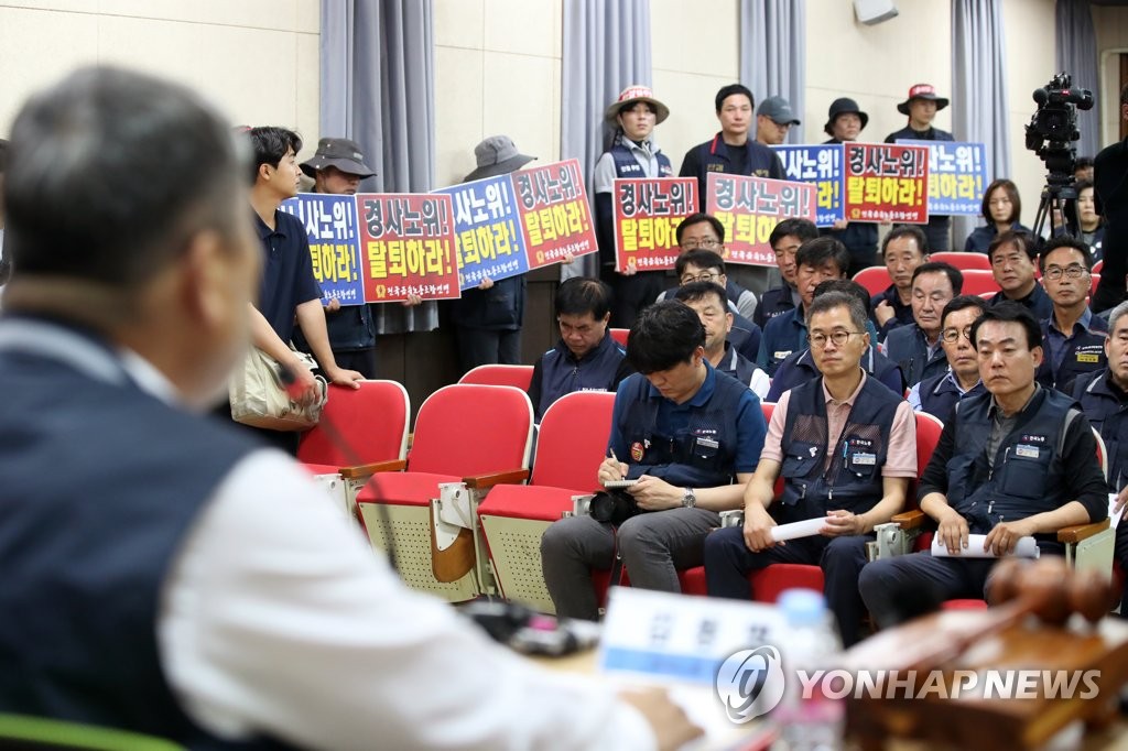 [3보] 한국노총, 경사노위 참여 전면 중단…탈퇴 여부는 위원장 위임