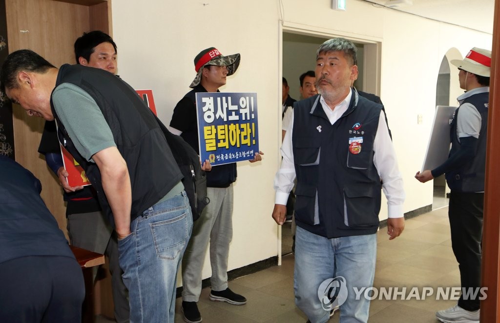 [3보] 한국노총, 경사노위 참여 전면 중단…탈퇴 여부는 위원장 위임