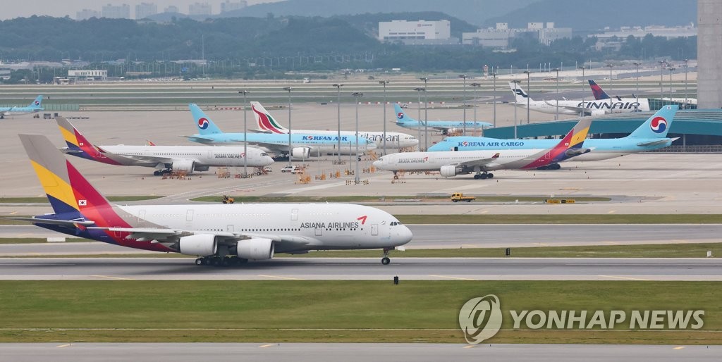 아시아나항공, '기장이 조종석 우측 착석 가능' 내규 개정