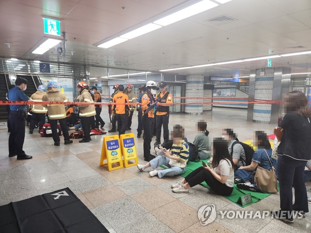 수내역 에스컬레이터 역주행으로 14명 부상…"기계 결함 추정"(종합3보)