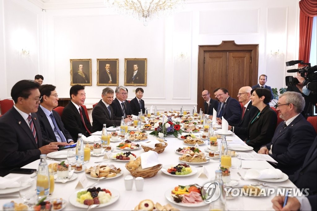 김의장, 헝가리·체코 순방서 배터리·원전 협력 집중