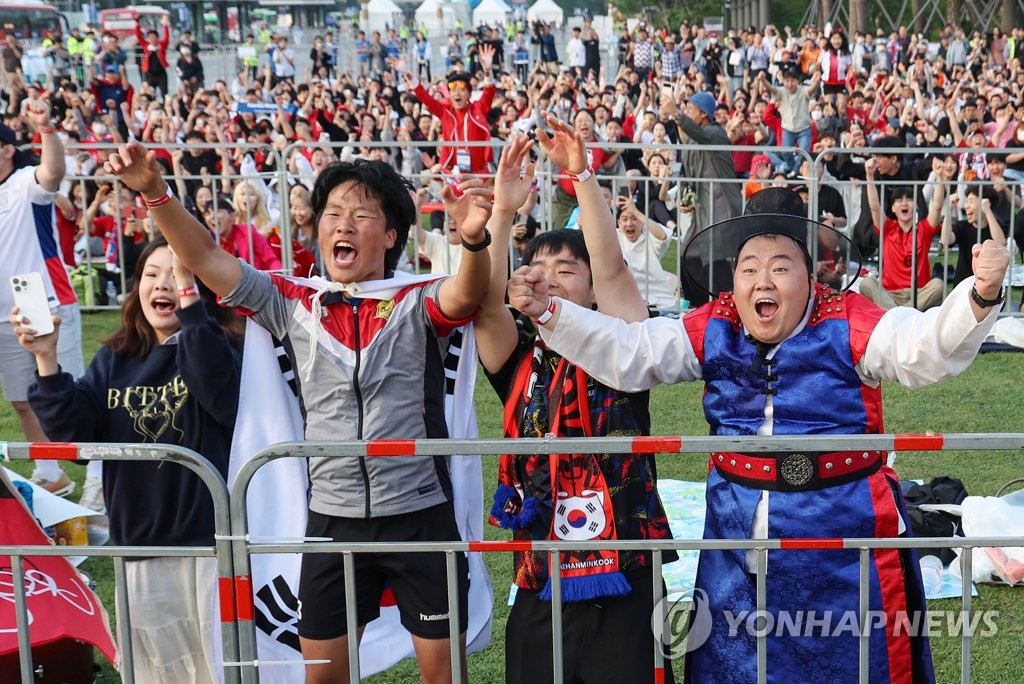 [U20월드컵] "아쉽지만 잘 싸웠다!"…새벽부터 광화문 응원열기