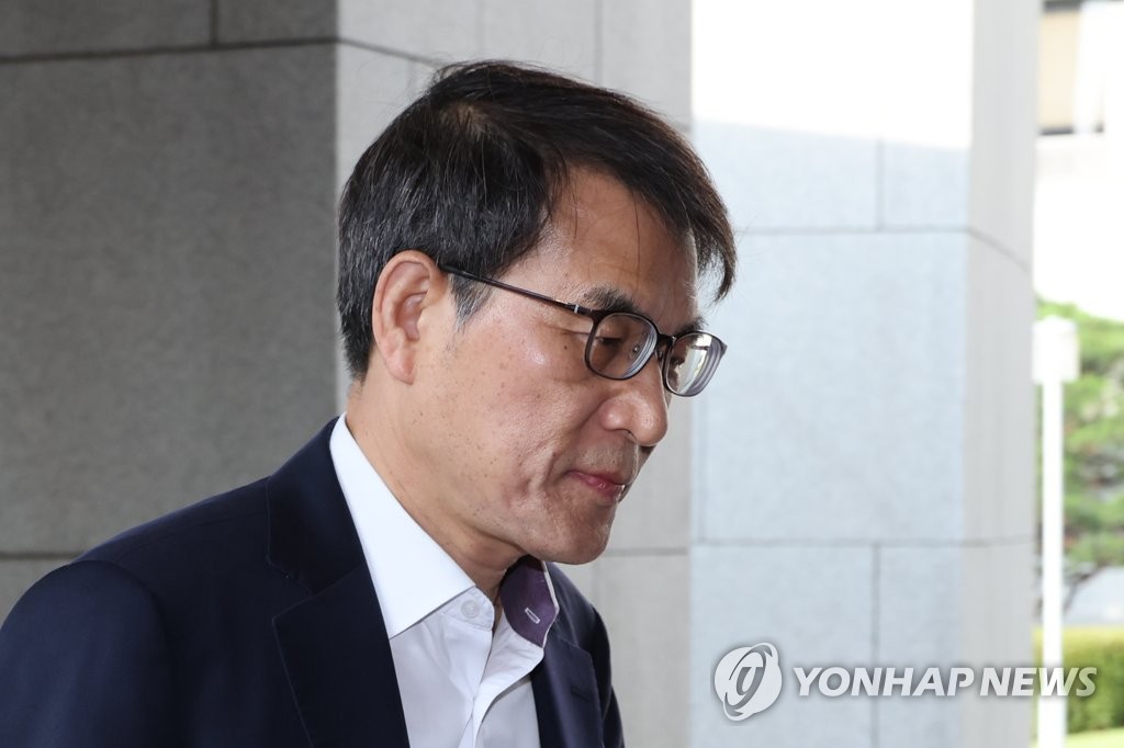 선관위원장 "자리 연연 안해…시급한 문제해결이 책임있는 자세"