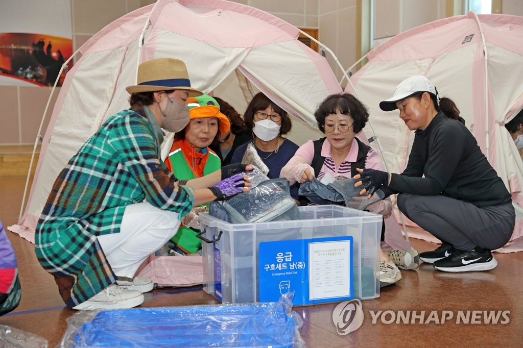 "태풍 피해 복구도 덜 됐는데"…코앞 다가온 장마에 '전전긍긍'