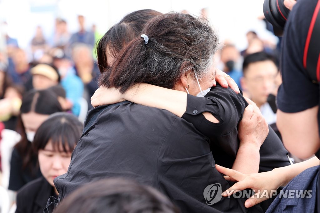 "안녕이 쉽지 않아" 광주 학동참사 2주기 눈물의 추모식