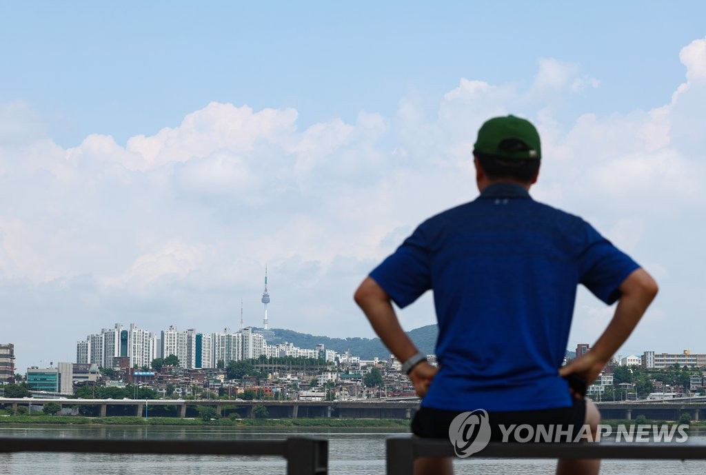 전국 대체로 맑음…낮 최고 34도 더위