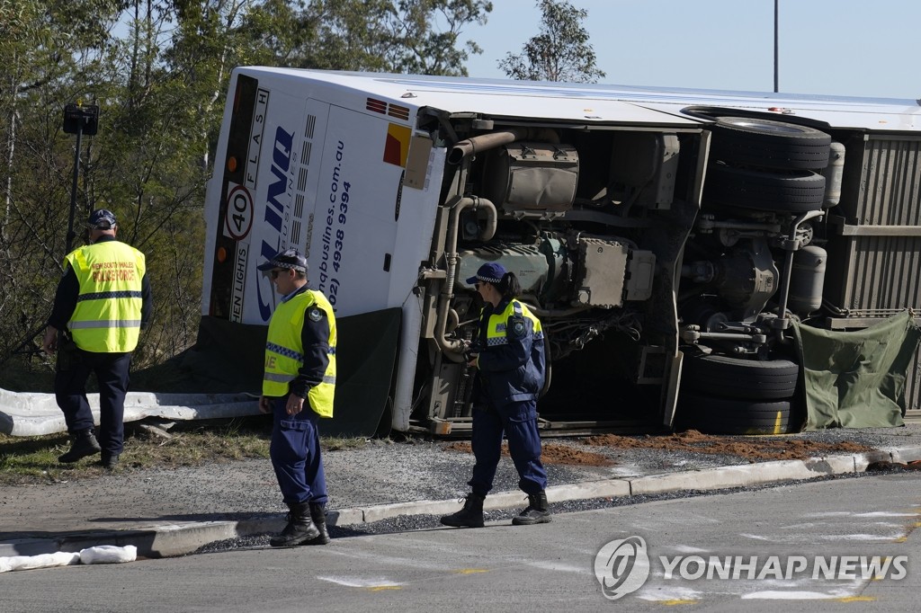 '10명 사망' 호주 웨딩버스 참사는 과속탓…운전기사 기소돼