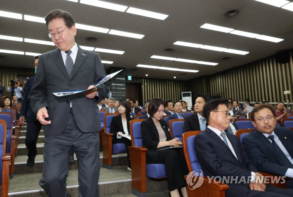 野의총서 비명계 "중병·이재명 사퇴"…李 "총선 이기게 잘할것"(종합)