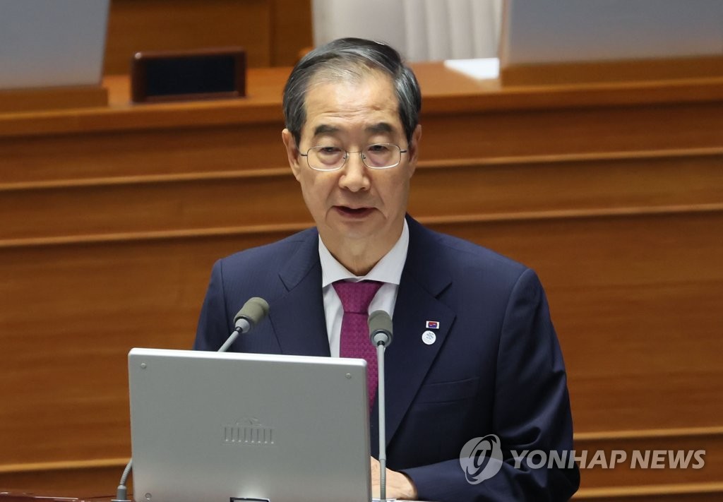 한총리 "日오염수, 과학적 처리되고 기준 맞다면 마실 수 있어"