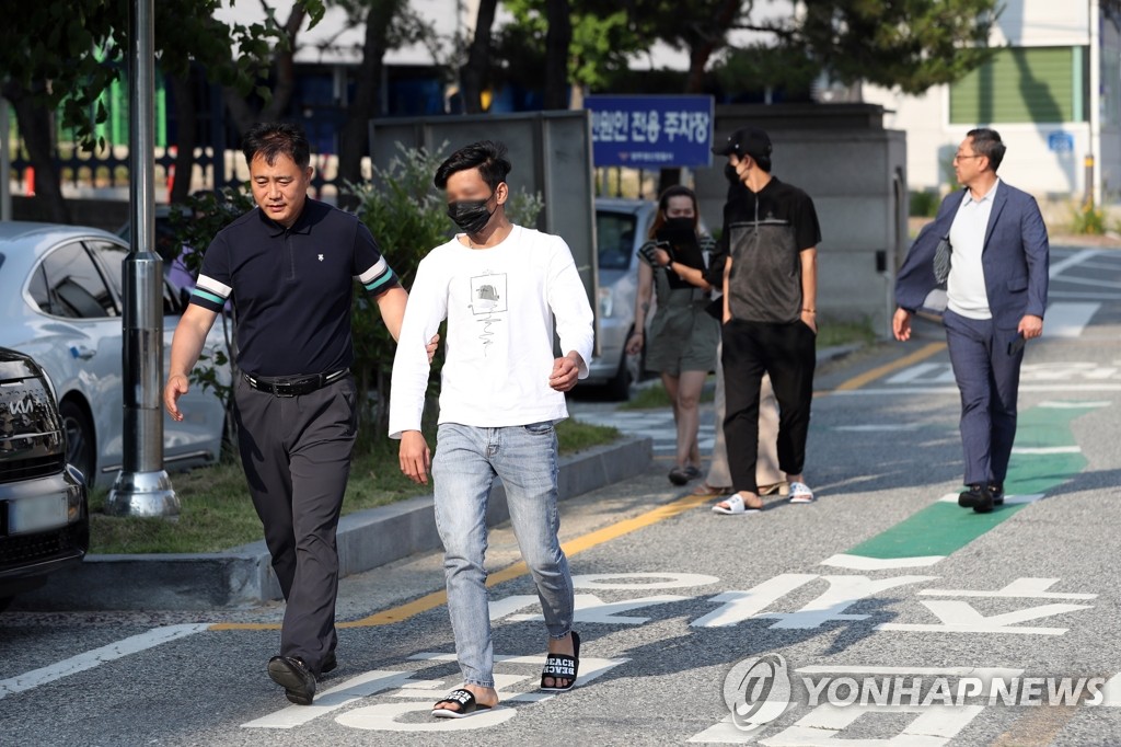 '도망자 신세 못 벗어나'…집단탈주 외국인 줄줄이 자수(종합)