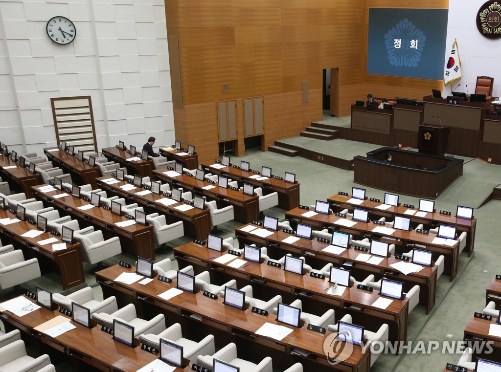 조희연 시정연설 놓고 서울시의회 충돌…회의 파행(종합)