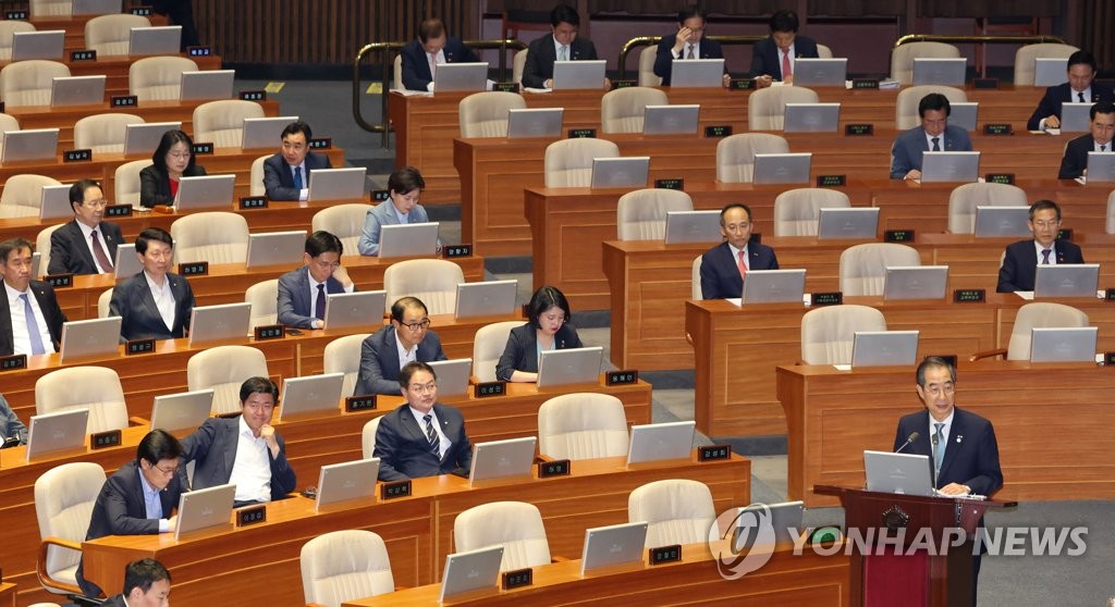 한총리, 野 오염수 비판에 "'일본총리 같다'하는 것 모욕적"