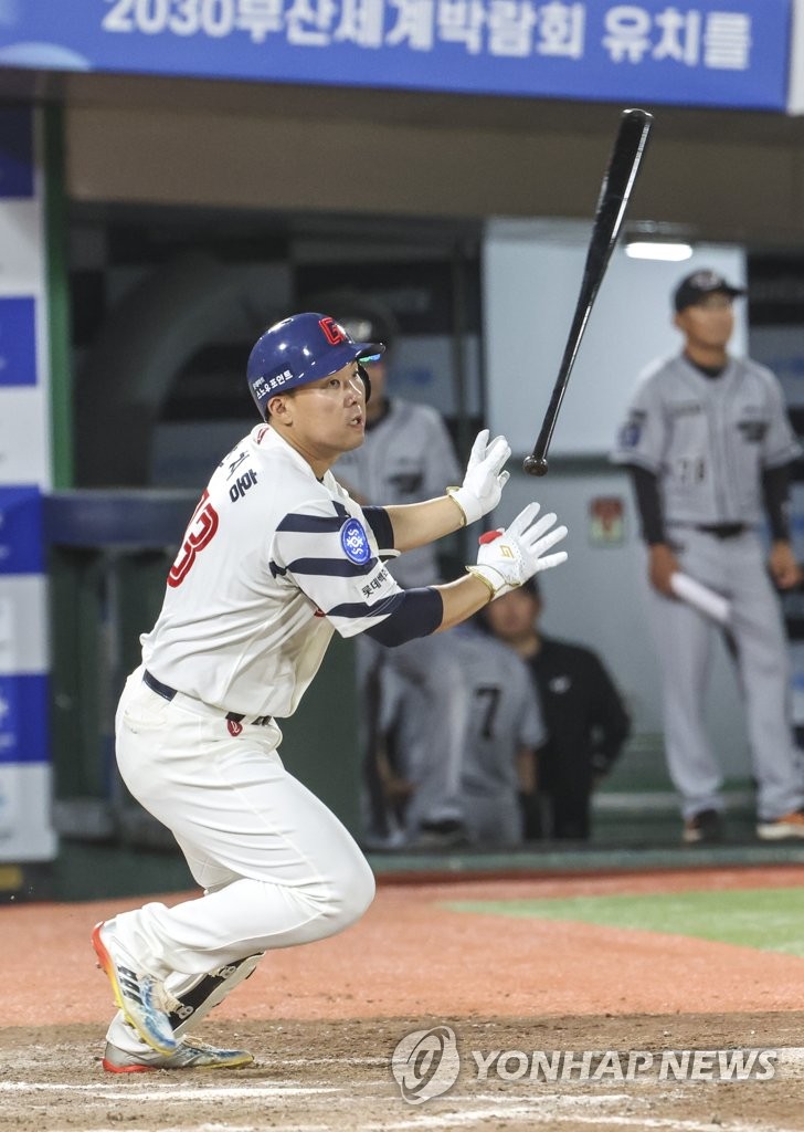 윤동희, 신동빈 구단주 앞에서 역전 스리런…롯데 3위 탈환(종합)