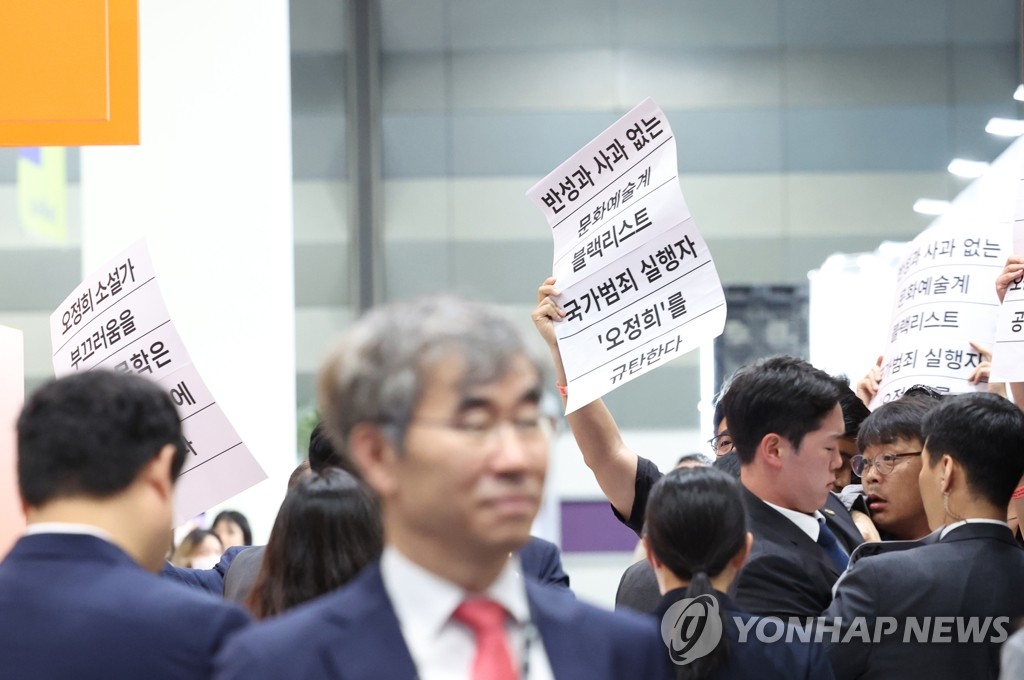 국내 최대 책 잔치 '서울국제도서전' 개막…첫날부터 '북적'(종합)