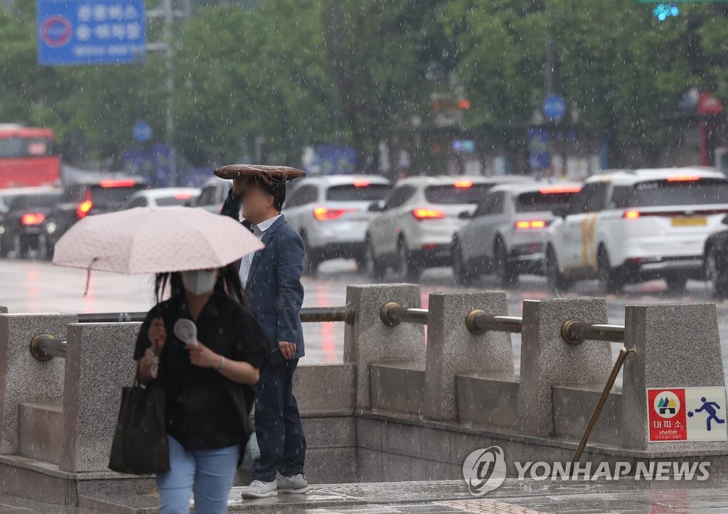 전국 천둥·번개 동반 소나기…낮 최고 22∼29도