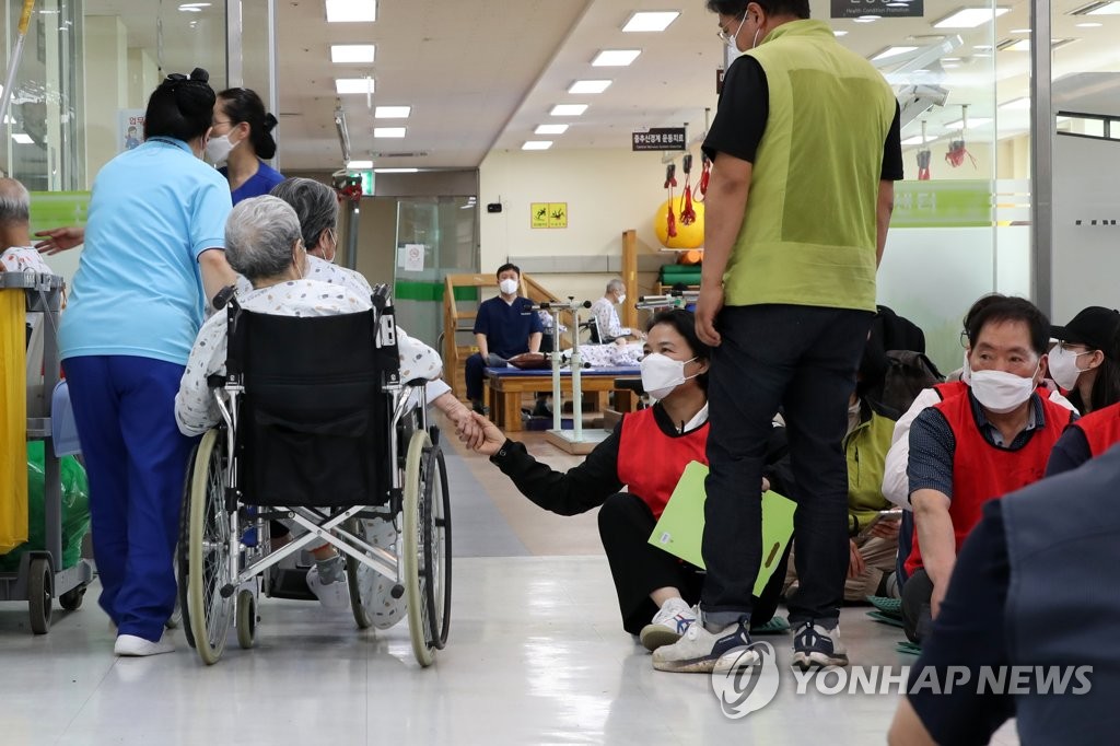 광주시립요양병원 노조 파업 돌입…일부 환자 다른병원으로 이동